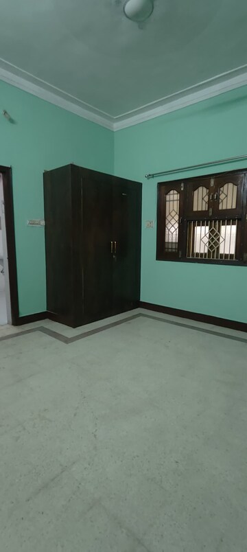 Room in 3 BHK Independent House at Bhatagaon – for Rent