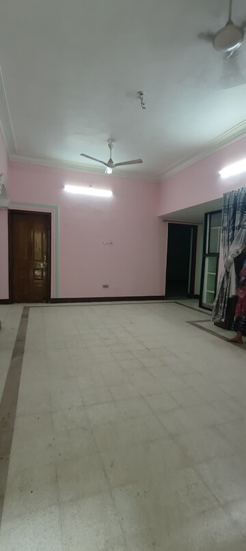 Room in 3 BHK Independent House at Bhatagaon – for Rent