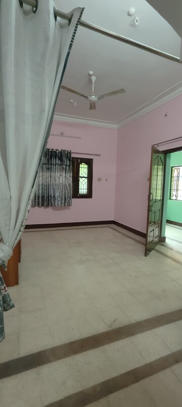Room in 3 BHK Independent House at Bhatagaon – for Rent