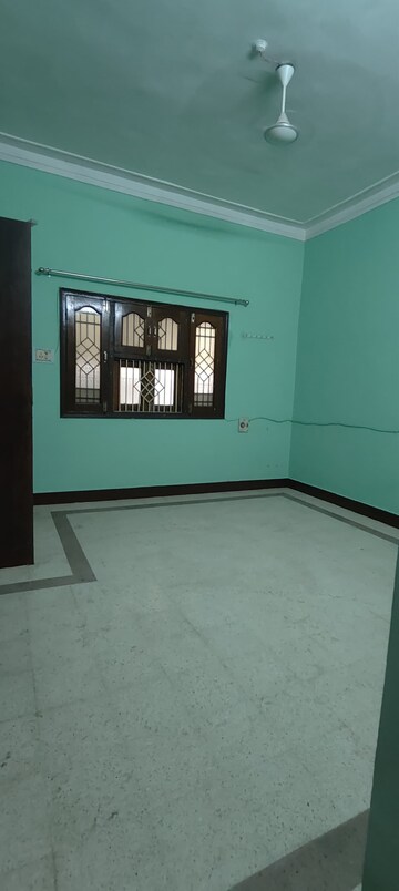 Room in 3 BHK Independent House at Bhatagaon – for Rent