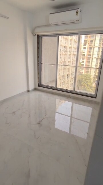 Room in 2 BHK Apartment at Best Complex Andheri West, Andheri West – for Rent