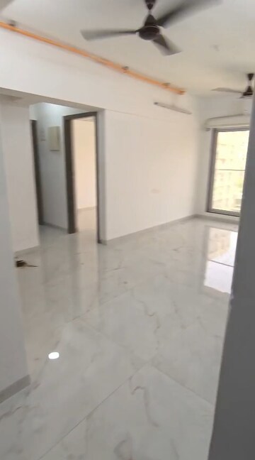 Room in 2 BHK Apartment at Best Complex Andheri West, Andheri West – for Rent