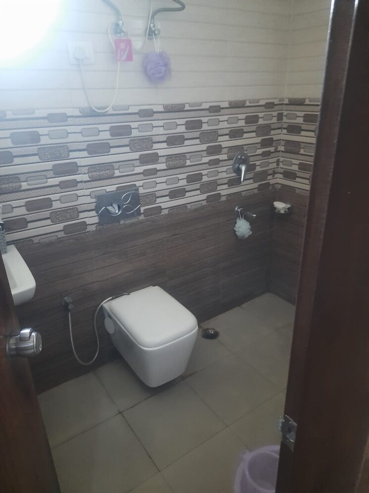Bathroom, sector 28 2 Bedroom 1500 Sq.Ft. Builder Floor In Sector 28 Gurgaon 9170658