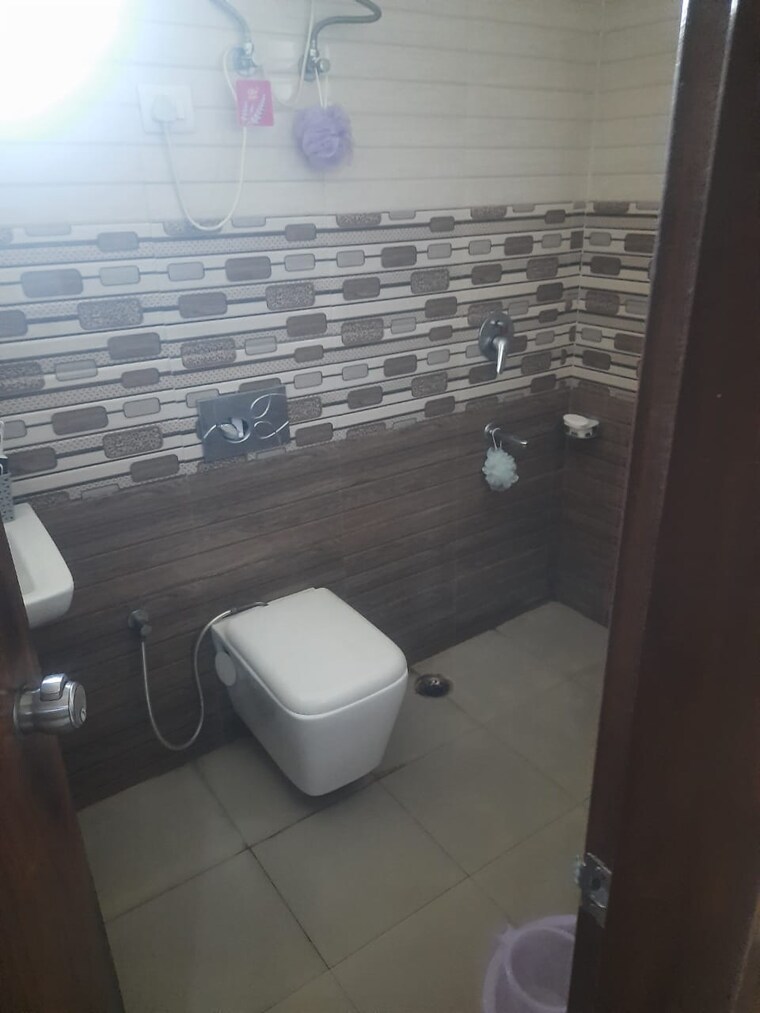 Bathroom, sector 28 2 Bedroom 1500 Sq.Ft. Builder Floor In Sector 28 Gurgaon 9170658