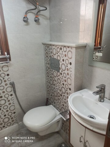 Attached Bathroom in 2 BHK Builder Floor at Lajpat Nagar I – for Rent