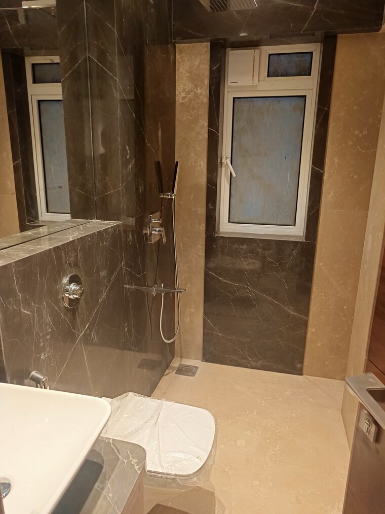 Attached Bathroom, khar west 3 Bedroom 1120 Sq.Ft. Apartment In Khar West Mumbai 9170837