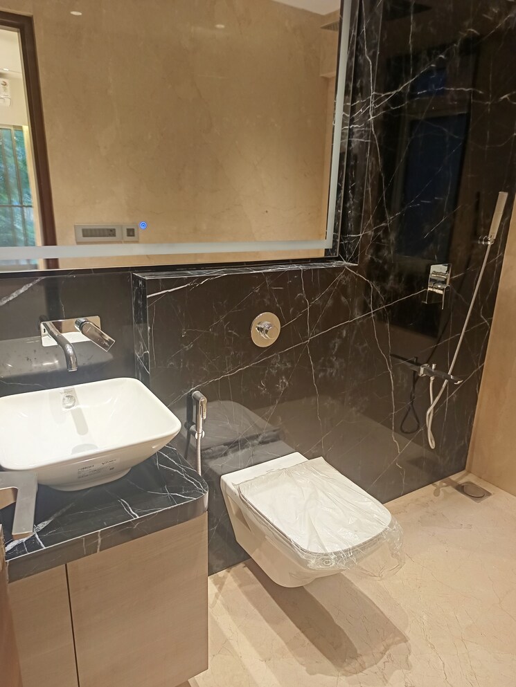 Attached Bathroom, khar west 3 Bedroom 1120 Sq.Ft. Apartment In Khar West Mumbai 9170837