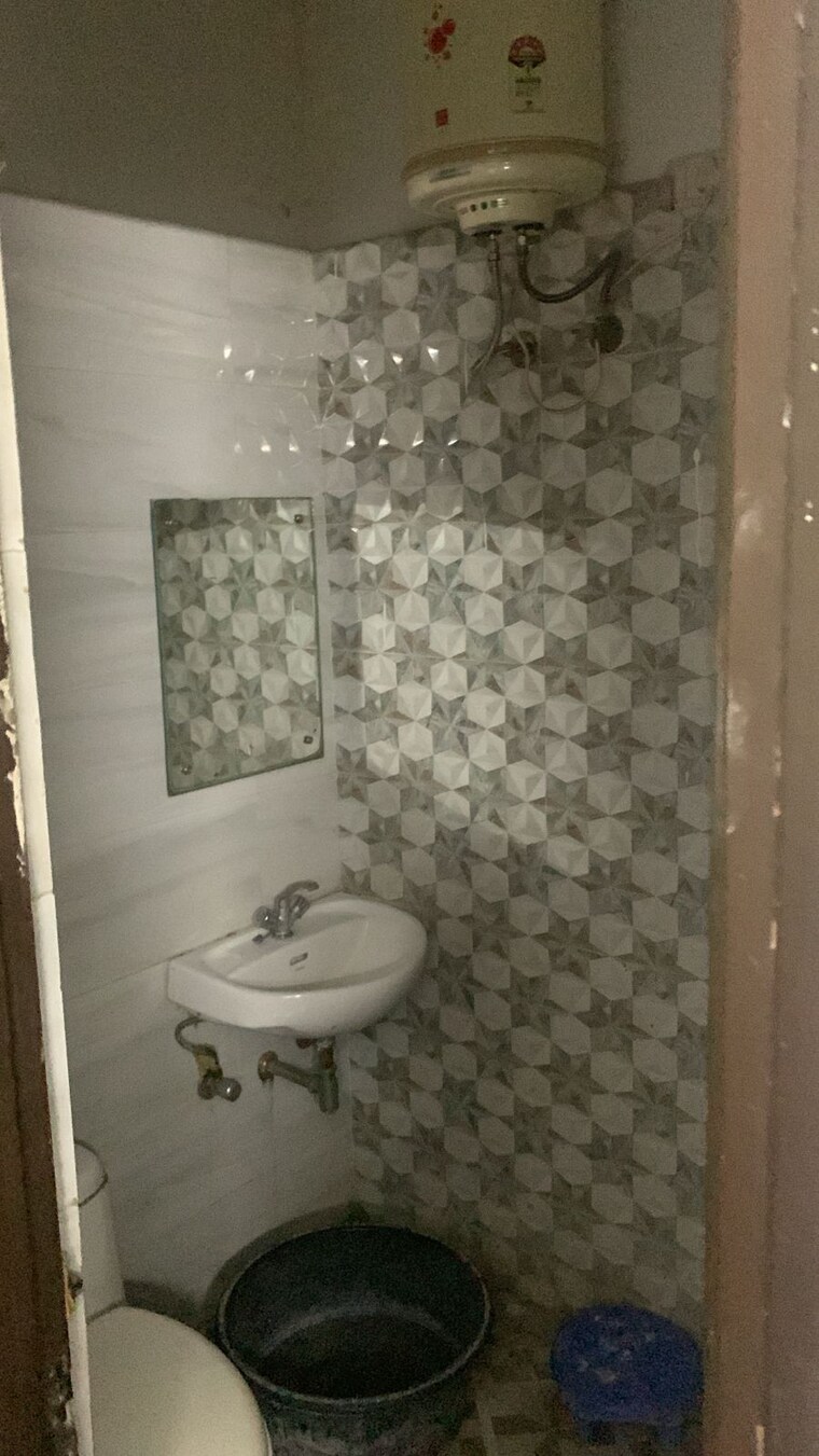 Bathroom, royale-waterfront 2 Bedroom 1400 Sq.Ft. Apartment In Patiala Road Zirakpur 9170794