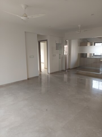 Room in 3 BHK Apartment at Bandra West – for Sale