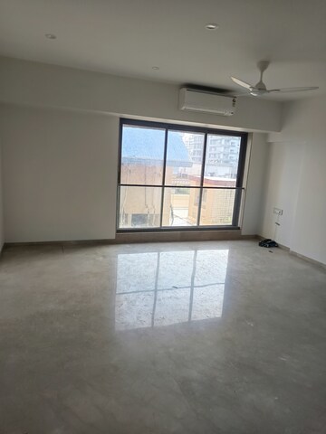 Room in 3 BHK Apartment at Bandra West – for Sale