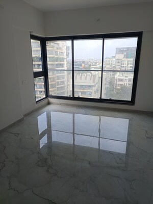 Room in 3 BHK Apartment at Santacruz West – for Sale