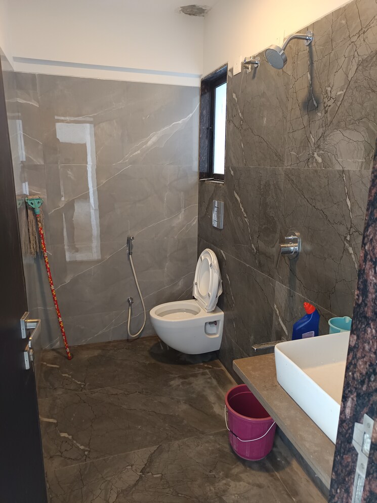 Bathroom, santacruz west 3 Bedroom 1170 Sq.Ft. Apartment In Santacruz West Mumbai 9170876