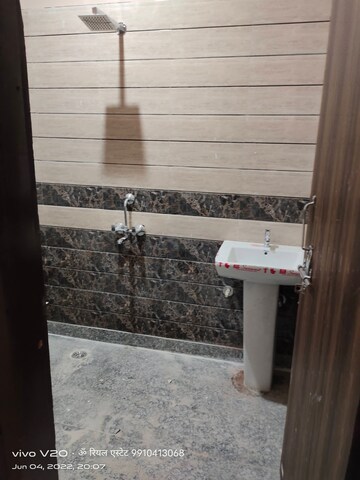 Bathroom in 1 BHK Builder Floor at Palm Residency Chhatarpur, Chattarpur – for Rent