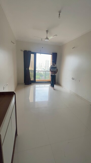 Room in 2 BHK Apartment at K Raheja Raheja Residency, Malad East – for Rent