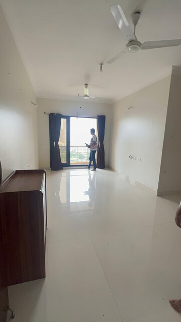 Room in 2 BHK Apartment at K Raheja Raheja Residency, Malad East – for Rent
