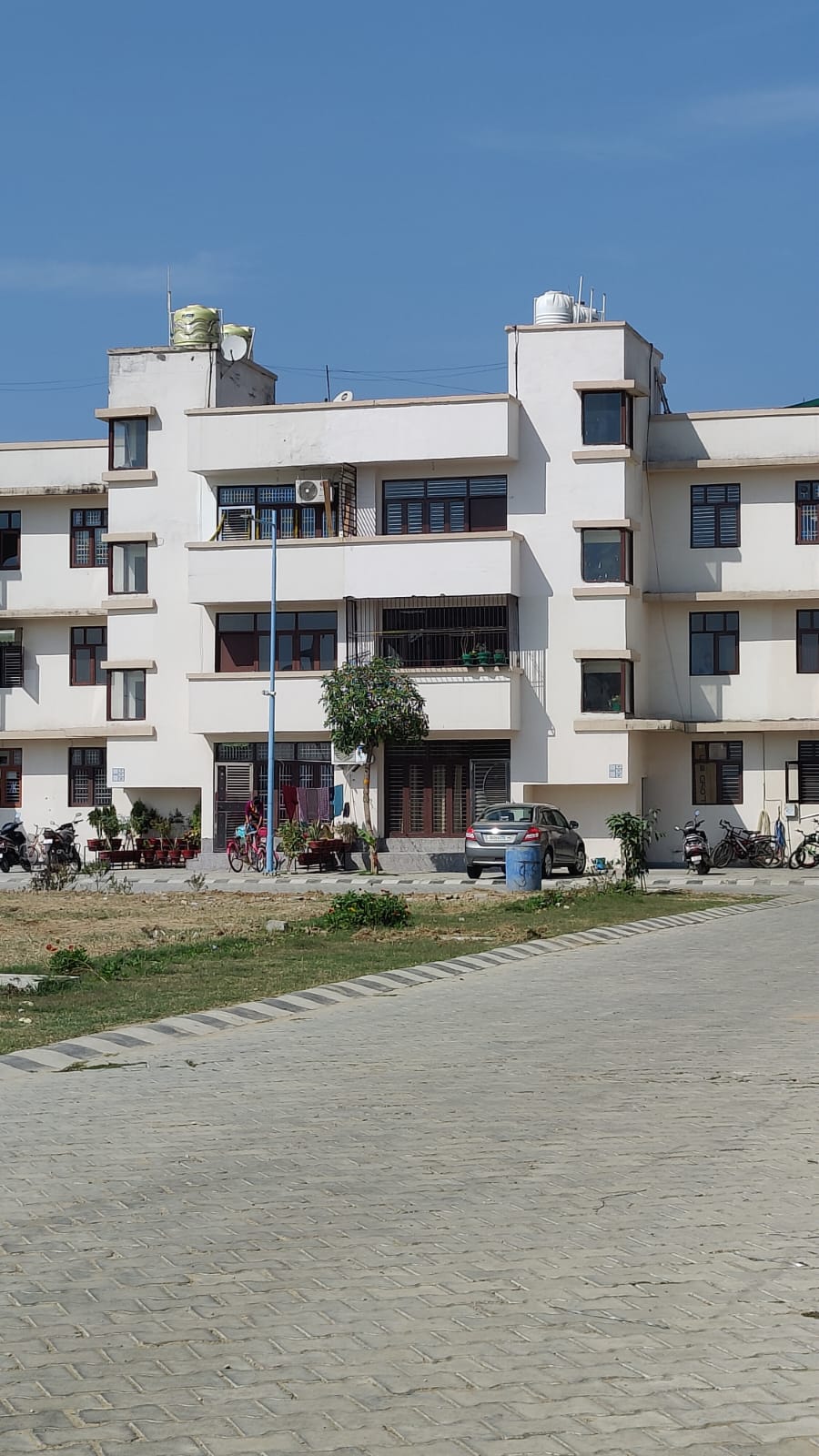 2 BHK 1984 Sq.Yd. Builder Floor in Wave Floors