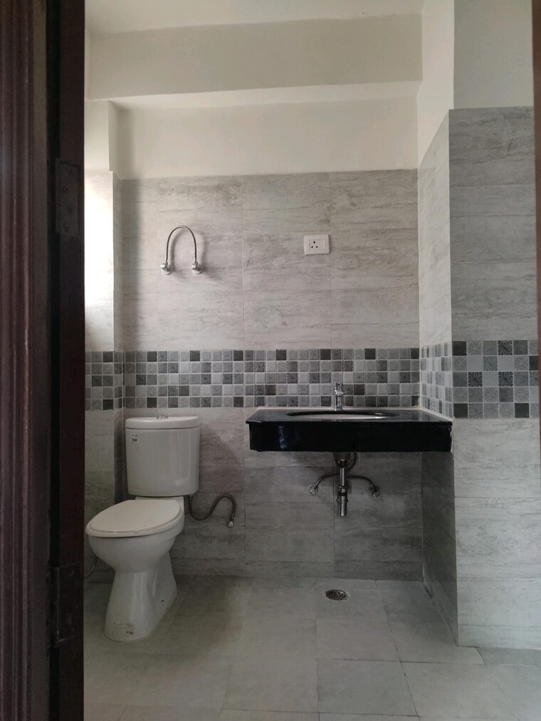 Bathroom, wave-floors 2 Bedroom 1984 Sq.Yd. Builder Floor In Mahurali Ghaziabad 9171431