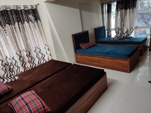 Bedroom in  Pg at Malad East – for Rent