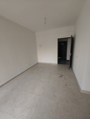 Room in 2 BHK Apartment at Signature Global The Roselia, Sector 95a – for Sale