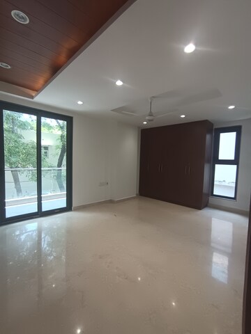 Room in 4 BHK Builder Floor at Dlf Phase I – for Sale