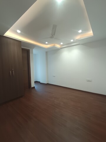 Room in 4 BHK Builder Floor at Dlf Phase I – for Sale