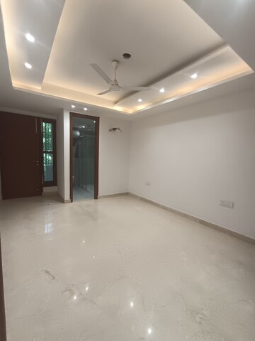 Room in 4 BHK Builder Floor at Dlf Phase I – for Sale