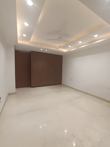 Room in 4 BHK Builder Floor at Dlf Phase I – for Sale