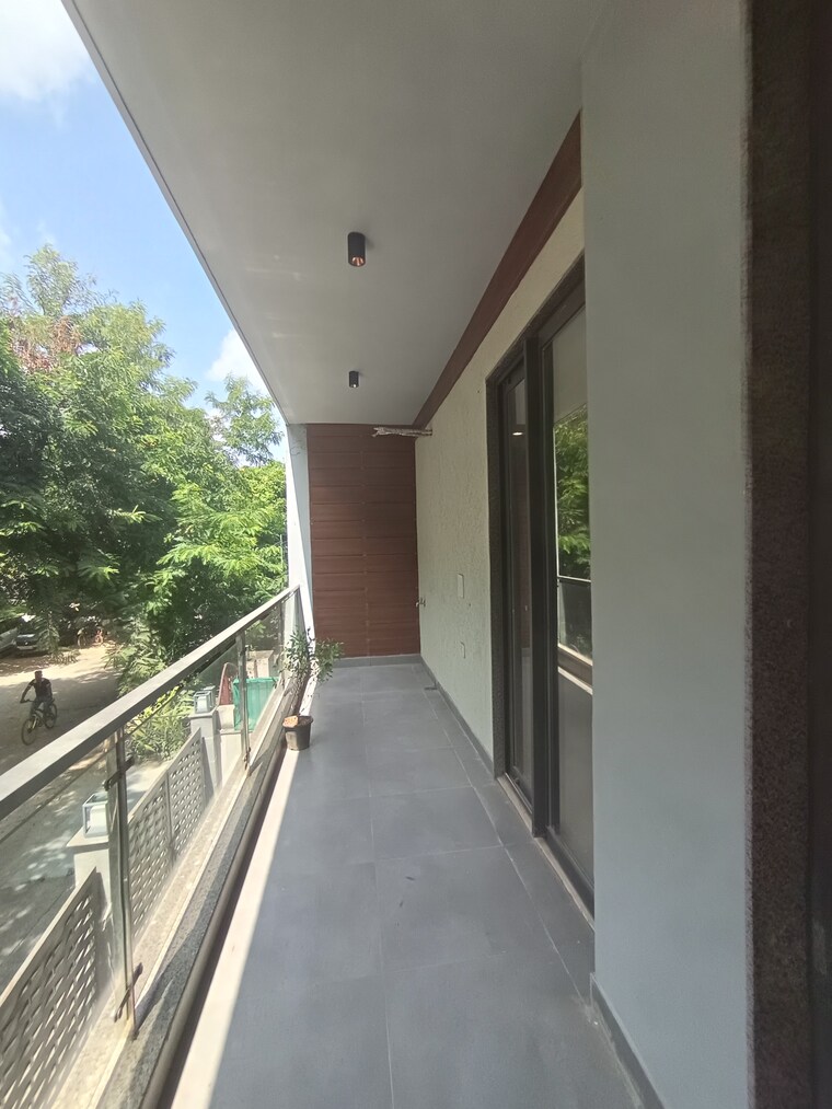 Balcony, dlf phase i 4 Bedroom 318 Sq.Yd. Builder Floor In Dlf Phase I Gurgaon 9171543