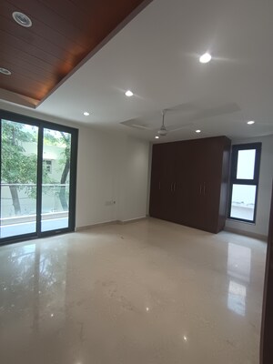 Room in 4 BHK Builder Floor at Dlf Phase I – for Sale