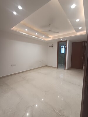 Room in 4 BHK Builder Floor at Dlf Phase I – for Sale