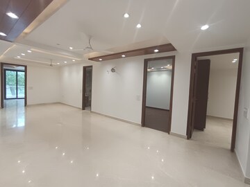 Room in 4 BHK Builder Floor at Dlf Phase I – for Sale