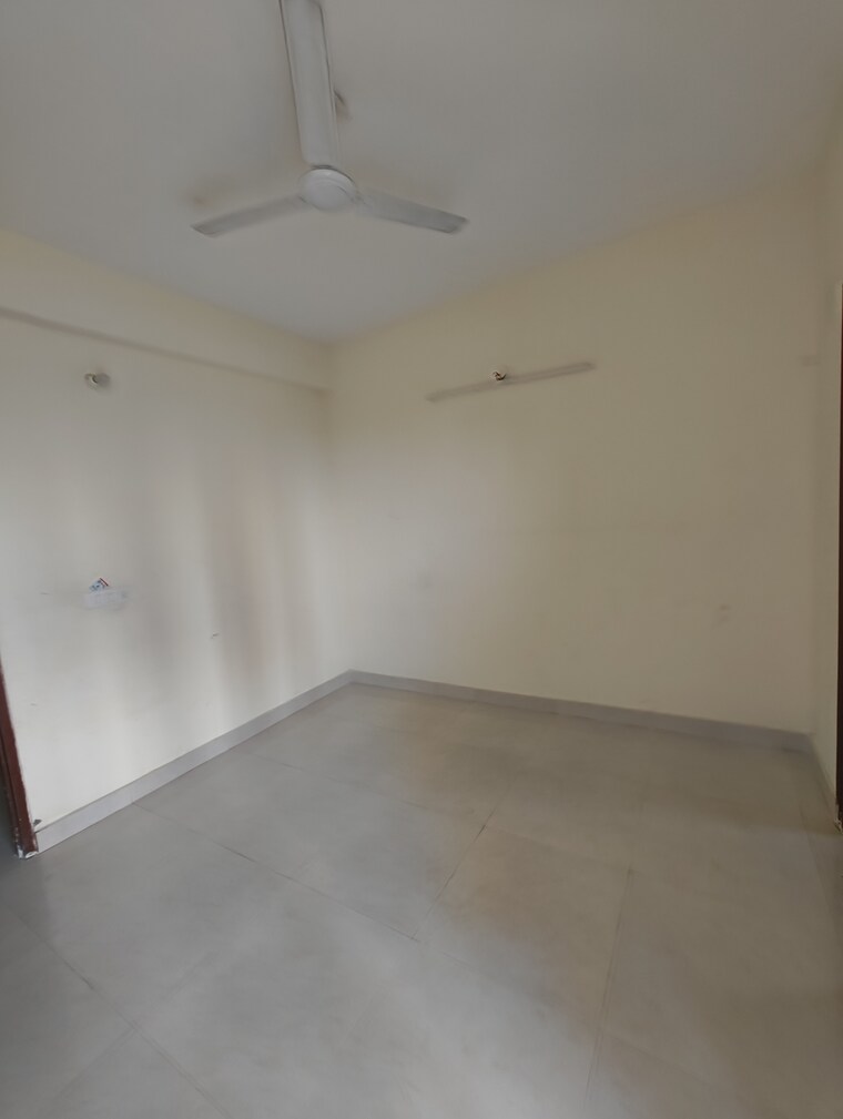 Room, signature-global-the-roselia 2 Bedroom 670 Sq.Ft. Apartment In Sector 95a Gurgaon 9171570