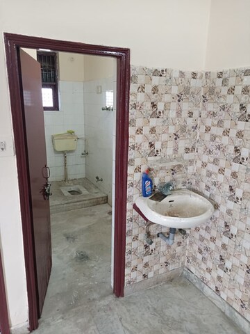 Bathroom in 3 BHK Apartment at Delhi Gate – for Sale