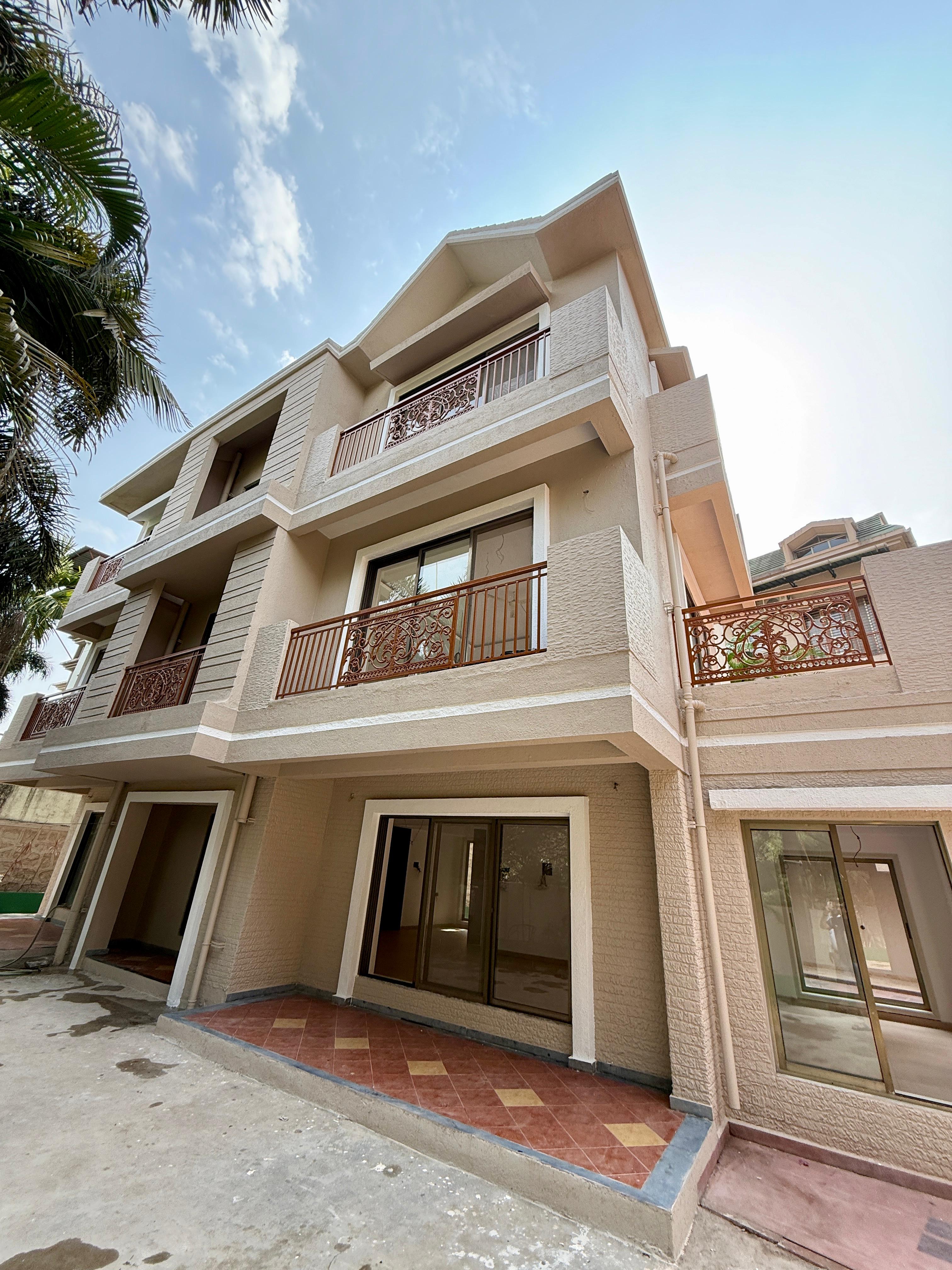 5 BHK + Pooja Room,Servant Room Villa For Sale in Lonavala