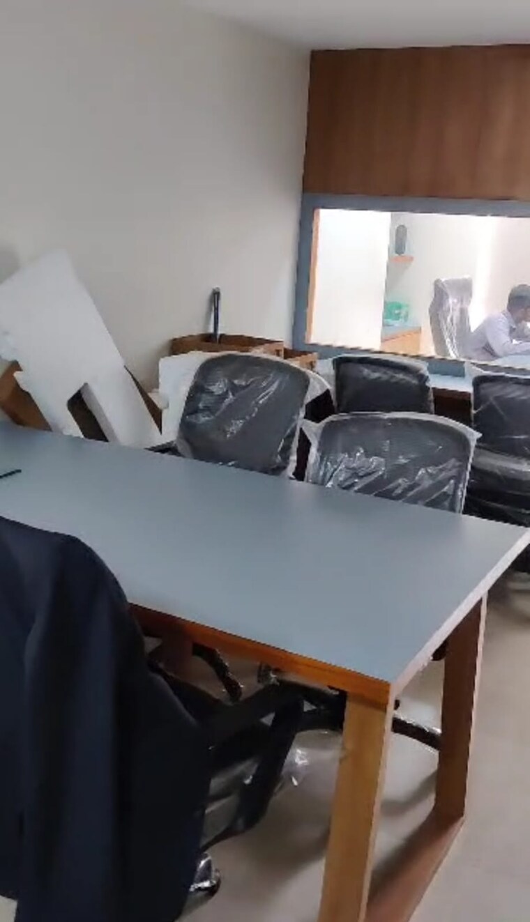 Team Area, sheladia-one-world-west Commercial Office Space 637 Sq.Ft. In Ambli Ahmedabad 9171689