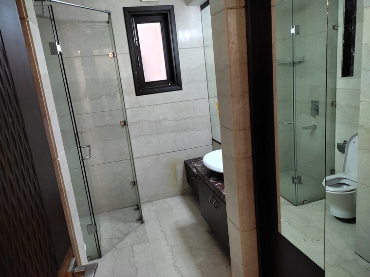 Bathroom, greater kailash ii 4 Bedroom 300 Sq.Yd. Builder Floor In Greater Kailash ii Delhi 9171790