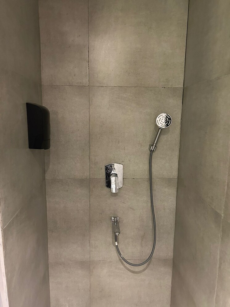 Bathroom, paramount-oak Studio 435 Sq.Ft. Apartment In Zeta I Greater Noida Greater Noida 9171799