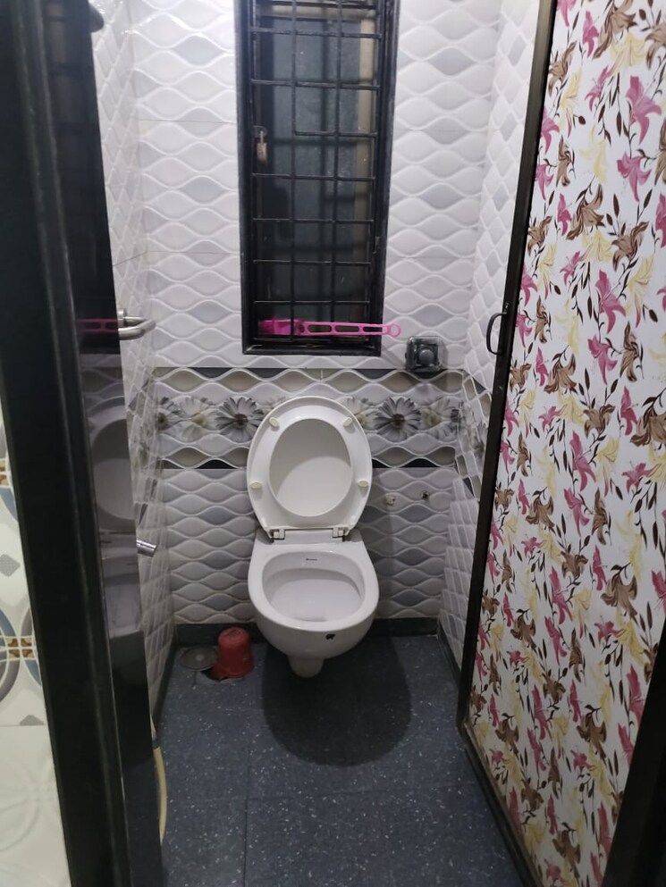 Bathroom, omkar-chs-worli 1 Bedroom 400 Sq.Ft. Apartment In Worli Mumbai 9171855
