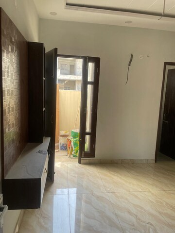 Room in 2 BHK Apartment at Shama Apartments, Sector 10 Dwarka – for Rent