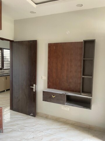 Room in 2 BHK Apartment at Shama Apartments, Sector 10 Dwarka – for Rent