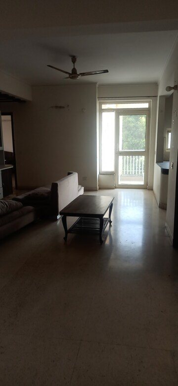 Team Area in 3 BHK Apartment at Emerald Green, Sector 52 – for Rent
