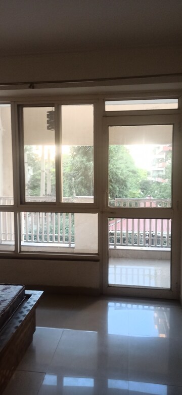 Room in 3 BHK Apartment at Emerald Green, Sector 52 – for Rent