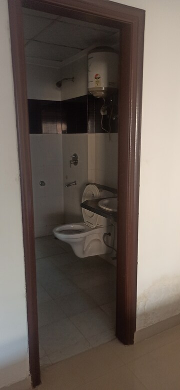 Furnished Amenities in 3 BHK Apartment at Emerald Green, Sector 52 – for Rent