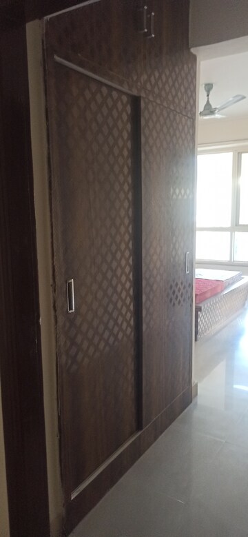Furnished Amenities in 3 BHK Apartment at Emerald Green, Sector 52 – for Rent