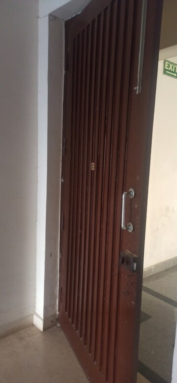 Furnished Amenities in 3 BHK Apartment at Emerald Green, Sector 52 – for Rent