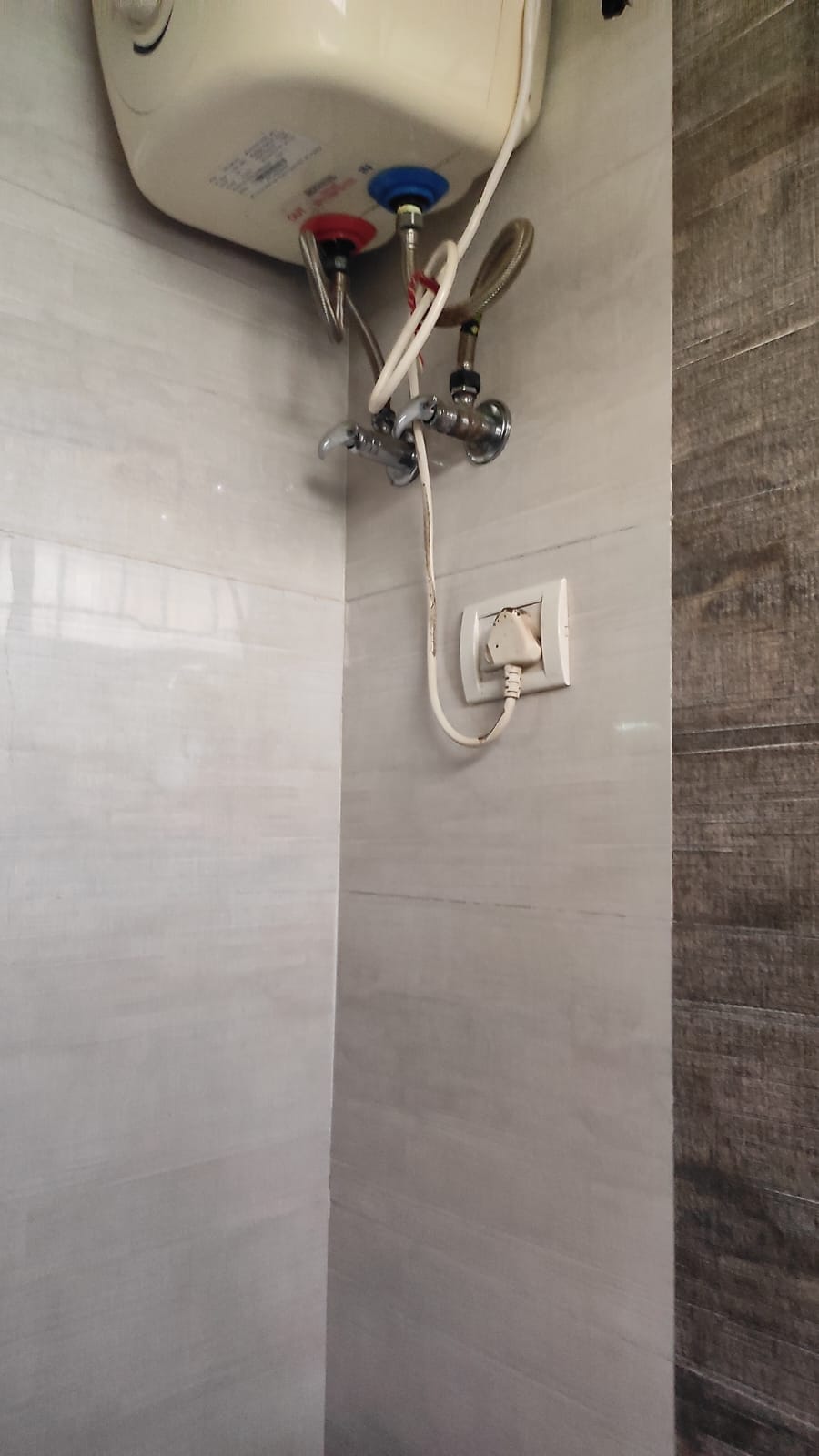 2 BHK + Pooja Room 1400 Sq.Ft. Apartment in Karthik Apartment