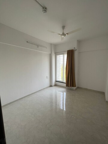 Room in 2 BHK Apartment at Majestique Towers East Phase 2, Kharadi – for Rent