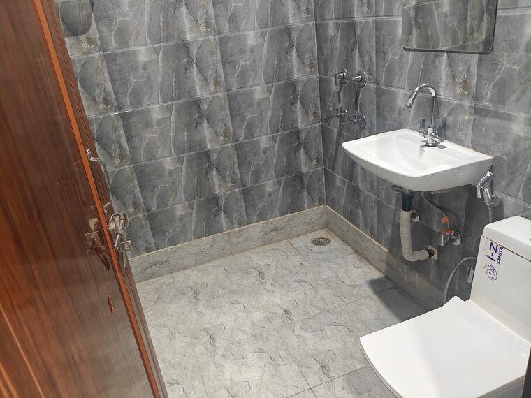 Balcony, sector 19 dwarka 2 Bedroom 800 Sq.Ft. Builder Floor In Sector 19 Dwarka Delhi 9172052