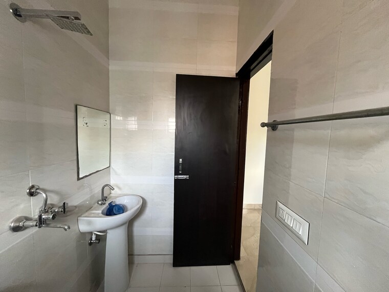 Bathroom, sainik colony 2 Bedroom 910 Sq.Ft. Builder Floor In Sainik Colony Faridabad 9167479