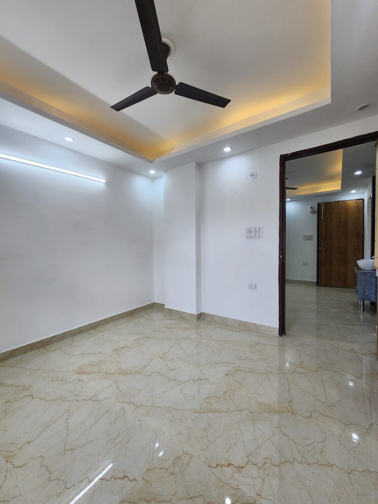 Room, freedom fighters enclave 1 Bedroom 1000 Sq.Ft. Apartment In Freedom Fighters Enclave Delhi 9172045